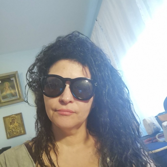 Meet your Posher, Cara - Picture 1 of 1